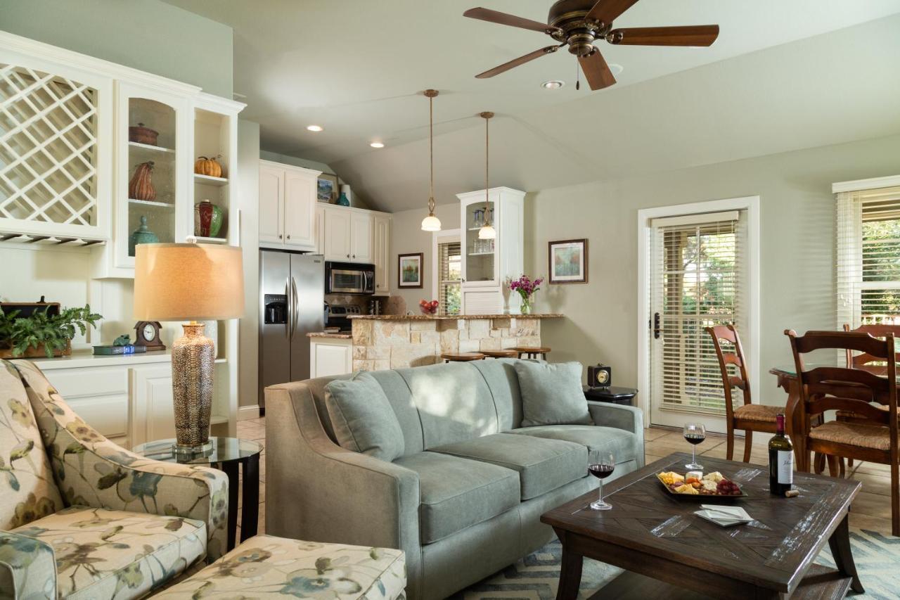 Inn On Lake Granbury Εξωτερικό φωτογραφία