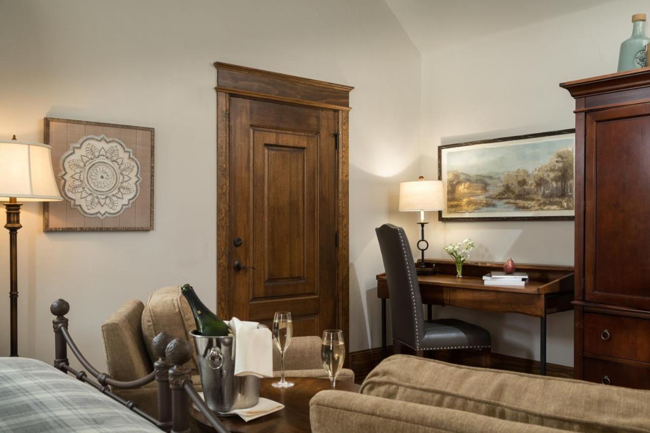 Inn On Lake Granbury Εξωτερικό φωτογραφία
