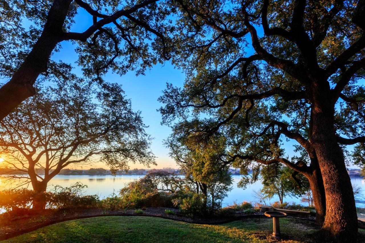 Inn On Lake Granbury Εξωτερικό φωτογραφία
