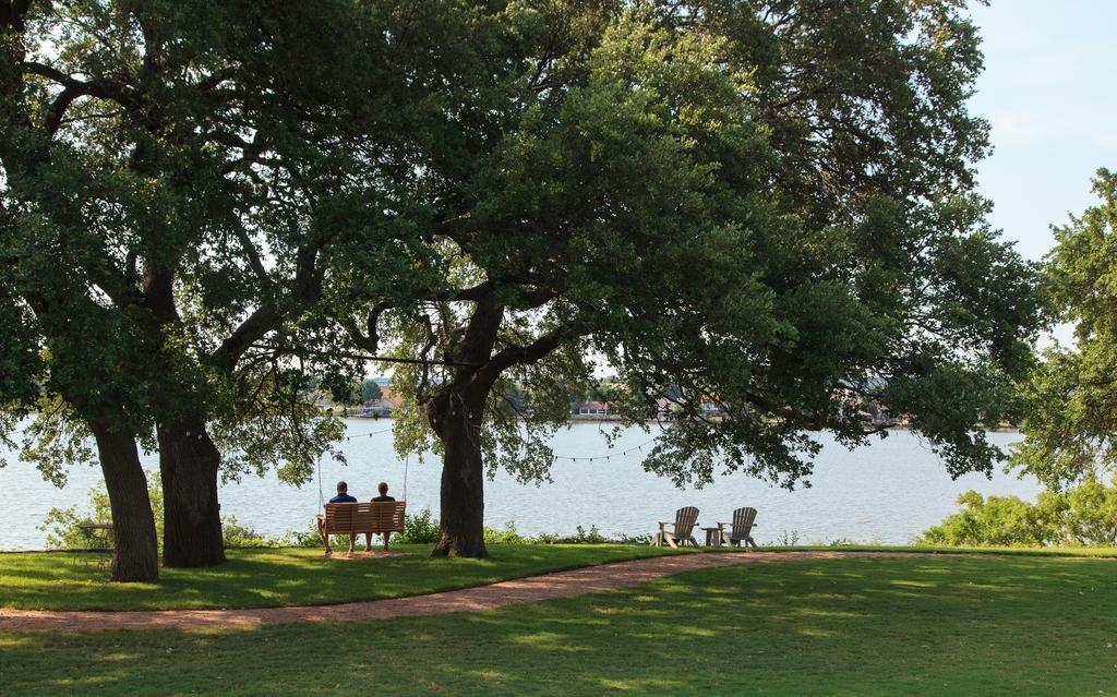 Inn On Lake Granbury Εξωτερικό φωτογραφία