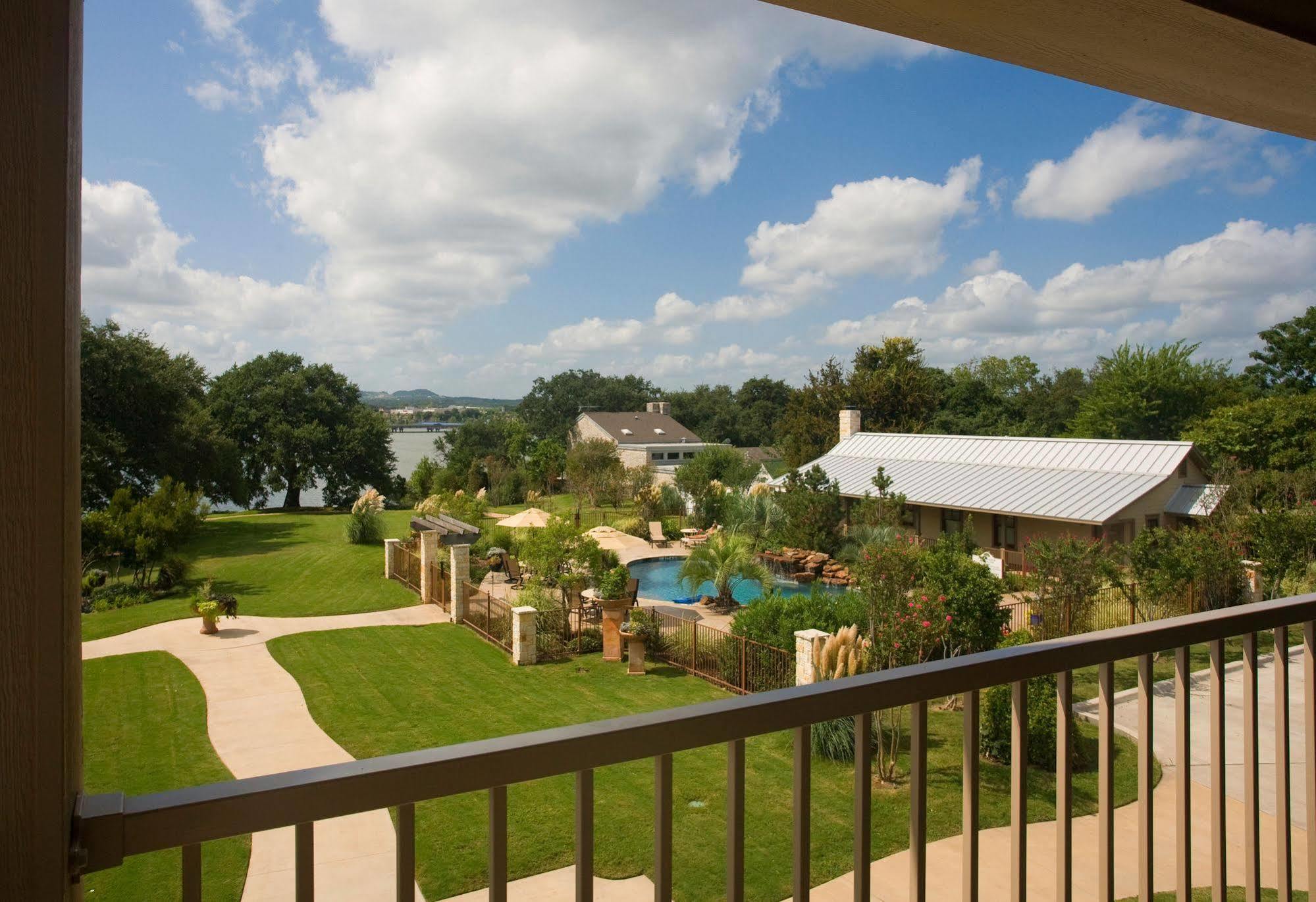 Inn On Lake Granbury Εξωτερικό φωτογραφία